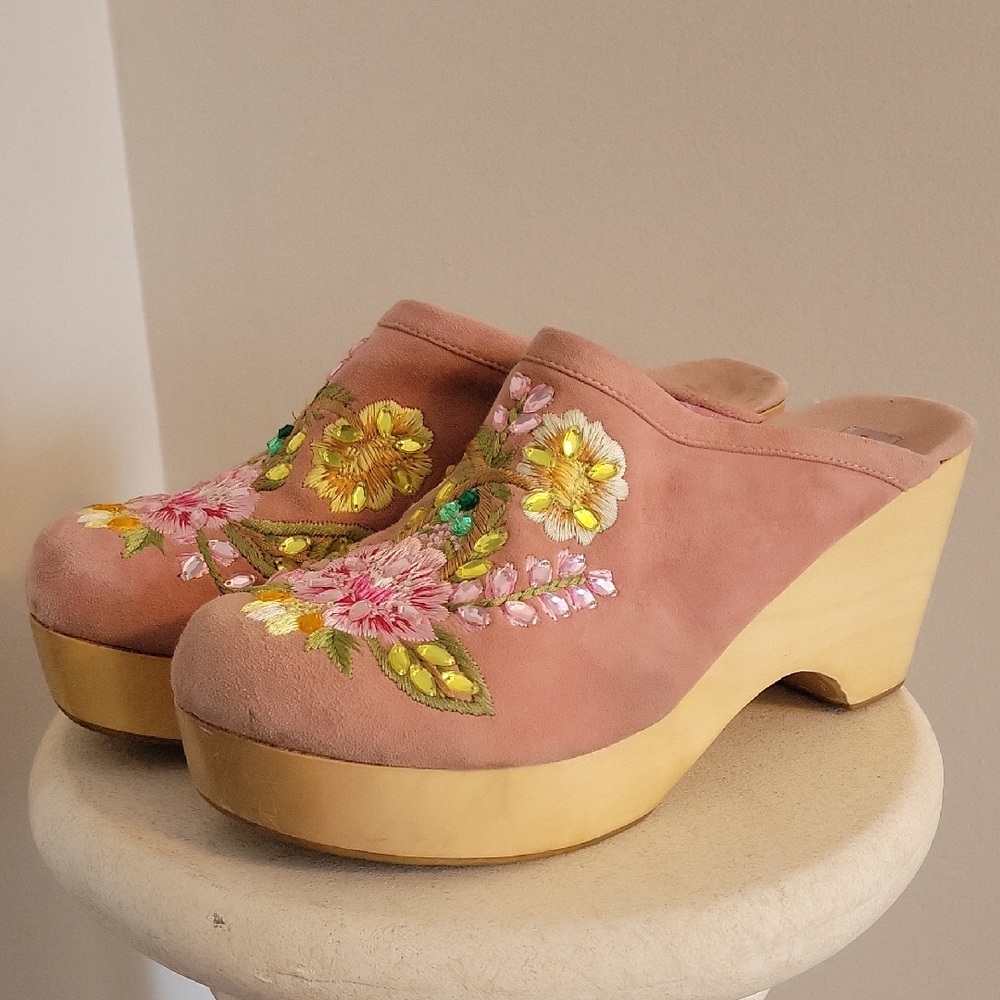 ARLEEN C Celina Embroidered Floral Suede Clogs size 10